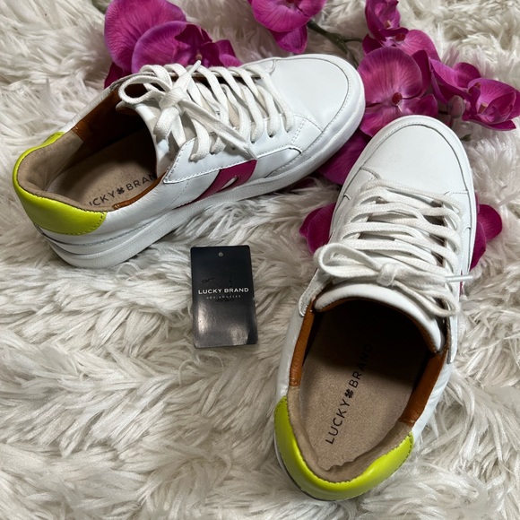 🌸Lucky Brand white leather sneakers - Picture 4 of 11